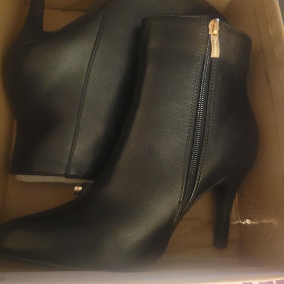 Shoes - Picture 1 of 4